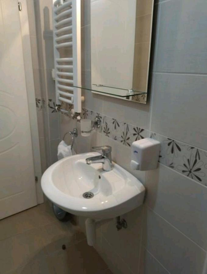 Royalwings Apartman Jagodina Esterno foto