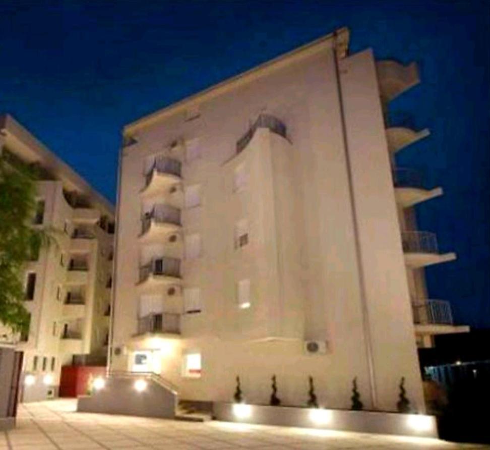 Royalwings Apartman Jagodina Esterno foto